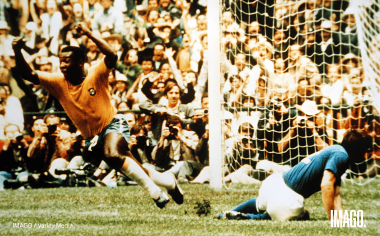 Pele scoring for Brazil against Italy in 1970 Final –92 Downloads